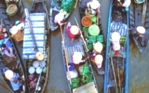 Cai_Rang_Floating_Market.jpg