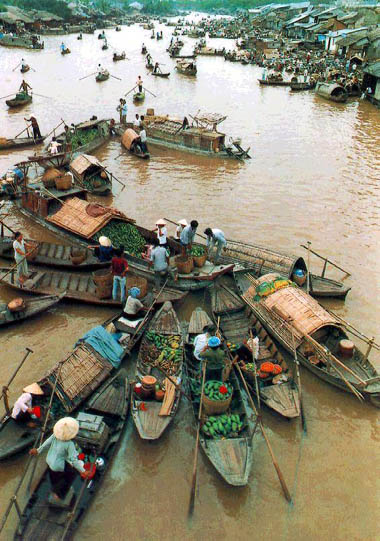 Vietnam Travel: Mekong Floating Market