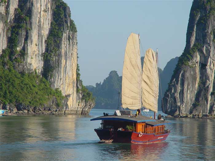 Vietnam cambodia tours - Halong Bay