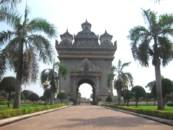 laos-destination-vte_arc-de-triumph.jpg